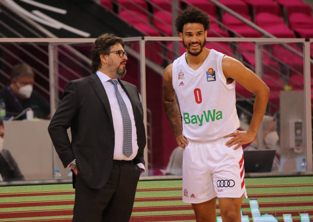 含着两支球 含着两支球